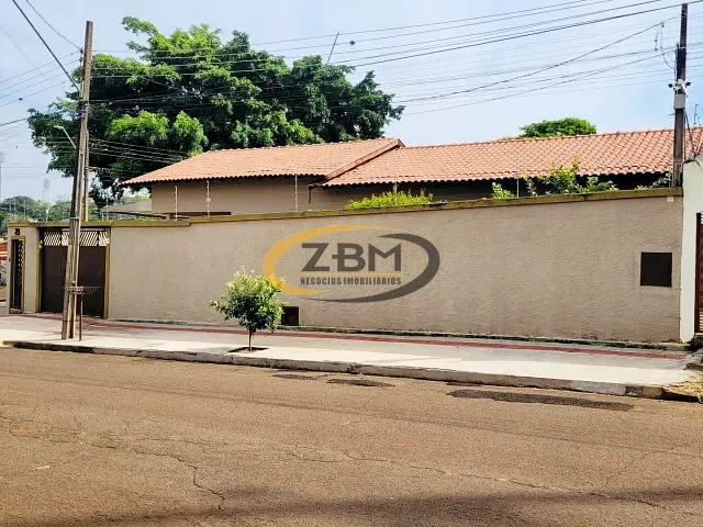 Casa com 353m² 3 quartos e 3 banheiros, à venda, no bairro Santa Mônica em Londrina