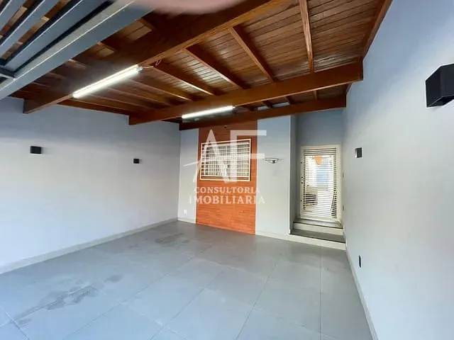 Casa com 150m² 3 quartos e 2 banheiros, para alugar, no bairro Jardim Gurilândia em Taubaté