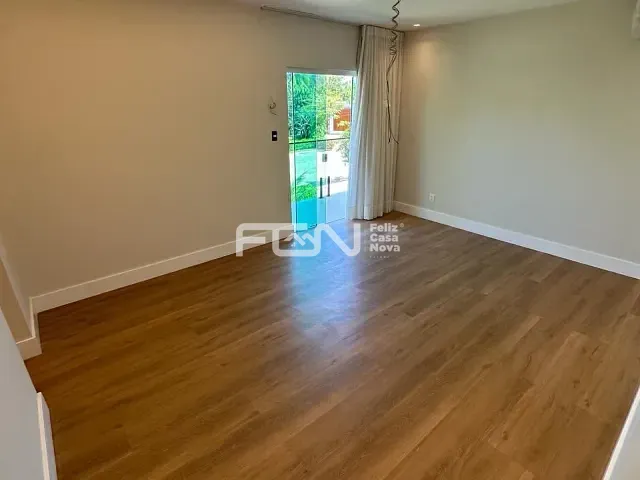 Casa com 1500m² 4 quartos e 5 banheiros, à venda, no bairro Recreio Ipitanga em Lauro de Freitas