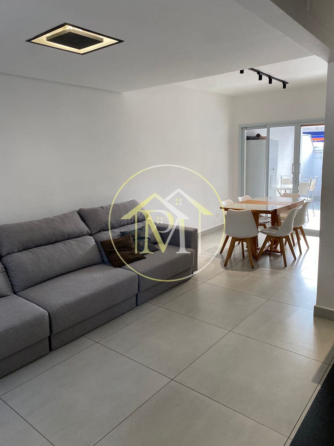 Casa à venda com 3 quartos, 120m² - Foto 1
