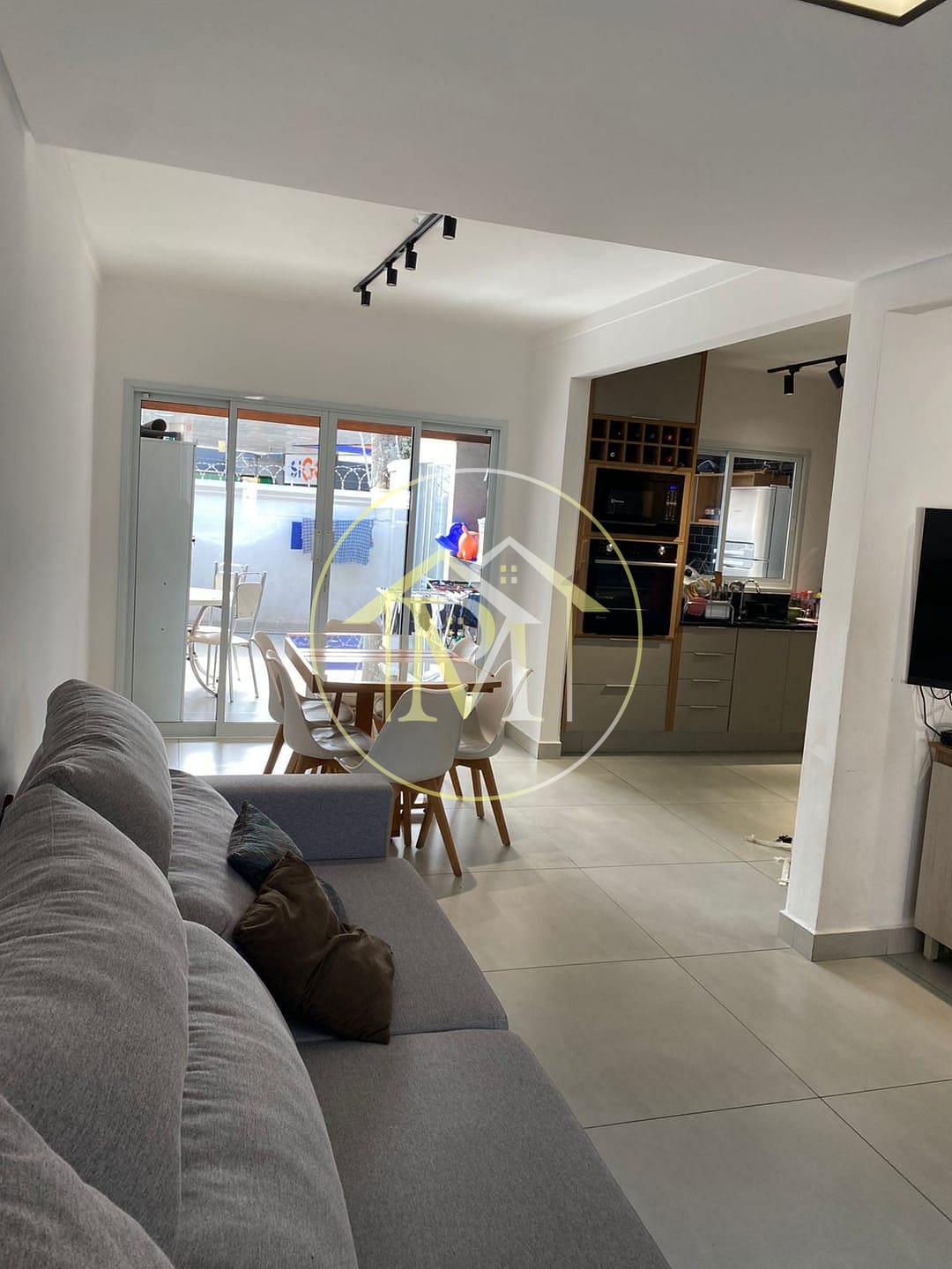 Casa à venda com 3 quartos, 120m² - Foto 2