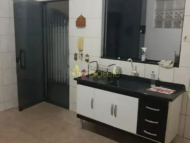 Casa com 125m² 2 quartos e 2 banheiros, à venda, no bairro Parque Piratininga em Taubaté