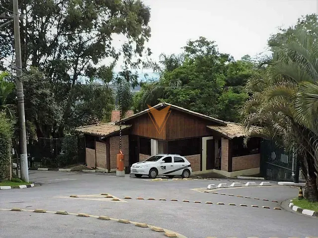 Casa 3 quartos e 4 banheiros, à venda, no bairro Aldeia da Fazendinha em Carapicuíba