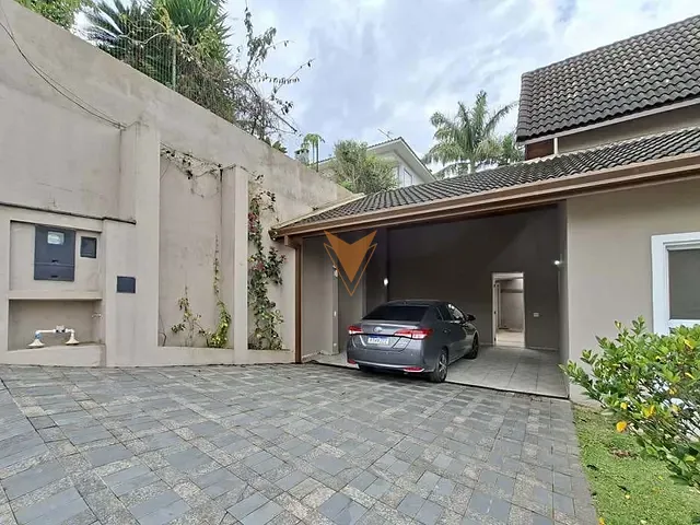 Casa 3 quartos e 4 banheiros, à venda, no bairro Aldeia da Fazendinha em Carapicuíba