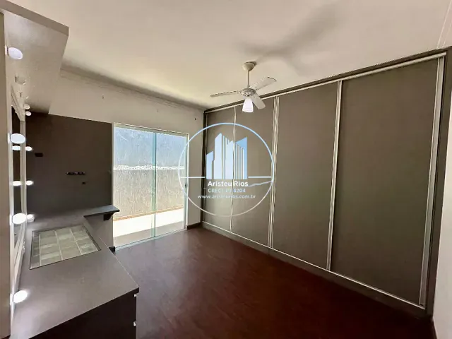 Casa com 600m² 4 quartos e 3 banheiros, à venda, no bairro Gran Royalle em Pouso Alegre