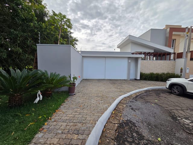 Casa com 308m² 3 quartos e 3 banheiros, para alugar, no bairro Riviera de São João em São João da Boa Vista
