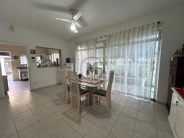 Casa com 300m² 3 quartos e 2 banheiros, à venda, no bairro Vila Paraíba em Guaratinguetá