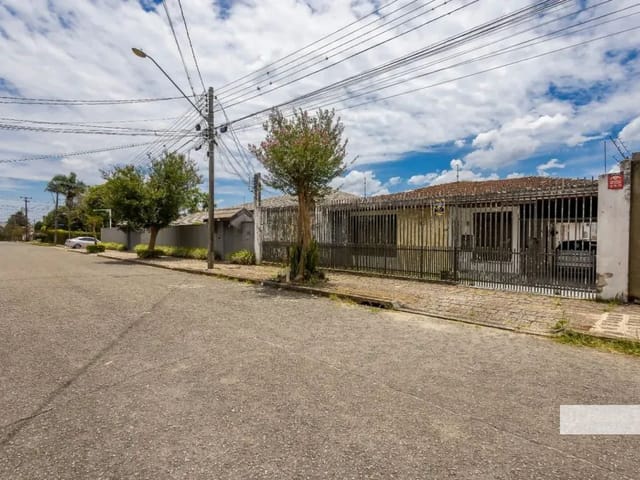 Casa 4 quartos e 2 banheiros, à venda, no bairro Jardim Botânico em Curitiba