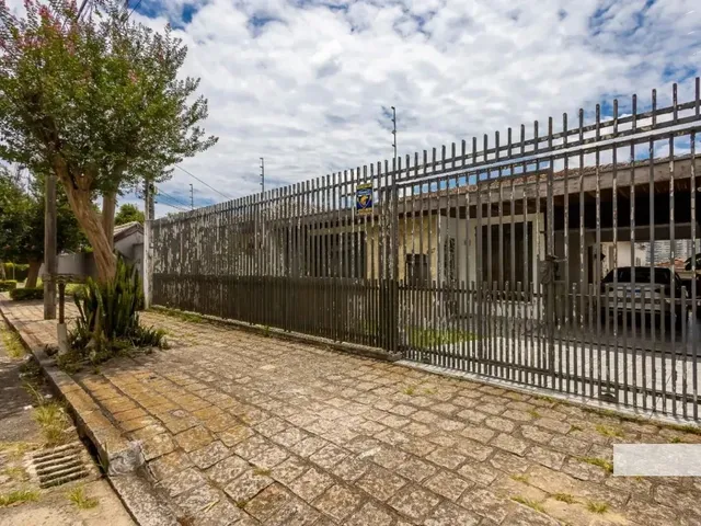 Casa 4 quartos e 2 banheiros, à venda, no bairro Jardim Botânico em Curitiba