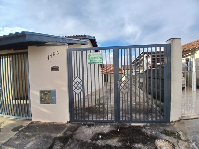 Casa 2 quartos e 1 banheiro, para alugar, no bairro Vila Nossa Senhora de Fátima em São João da Boa Vista