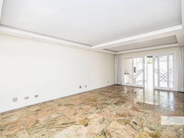 Casa 4 quartos e 7 banheiros, para alugar, no bairro Bom Retiro em Curitiba