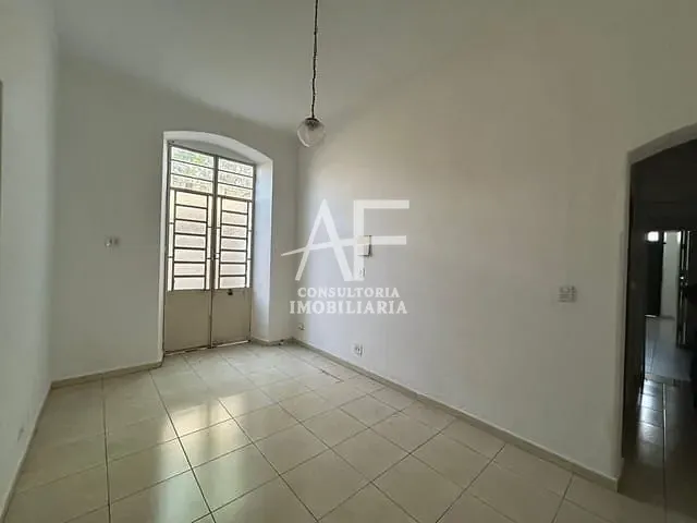 Casa 2 quartos e 2 banheiros, para alugar, no bairro Centro em Taubaté