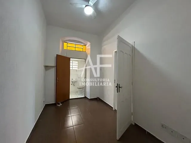 Casa 2 quartos e 2 banheiros, para alugar, no bairro Centro em Taubaté