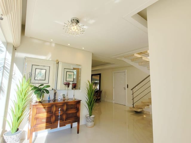 Casa com 457m² 3 quartos e 5 banheiros, à venda, no bairro Orfãs em Ponta Grossa
