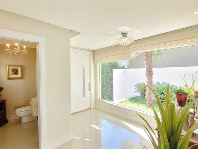 Casa com 457m² 3 quartos e 5 banheiros, à venda, no bairro Orfãs em Ponta Grossa