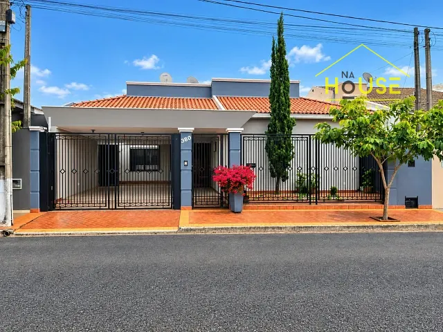 Casa 3 quartos e 2 banheiros, à venda, no bairro Santo Antônio em Cosmorama