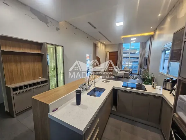 Casa 3 quartos e 3 banheiros, para alugar, no bairro Centro em Palhoça