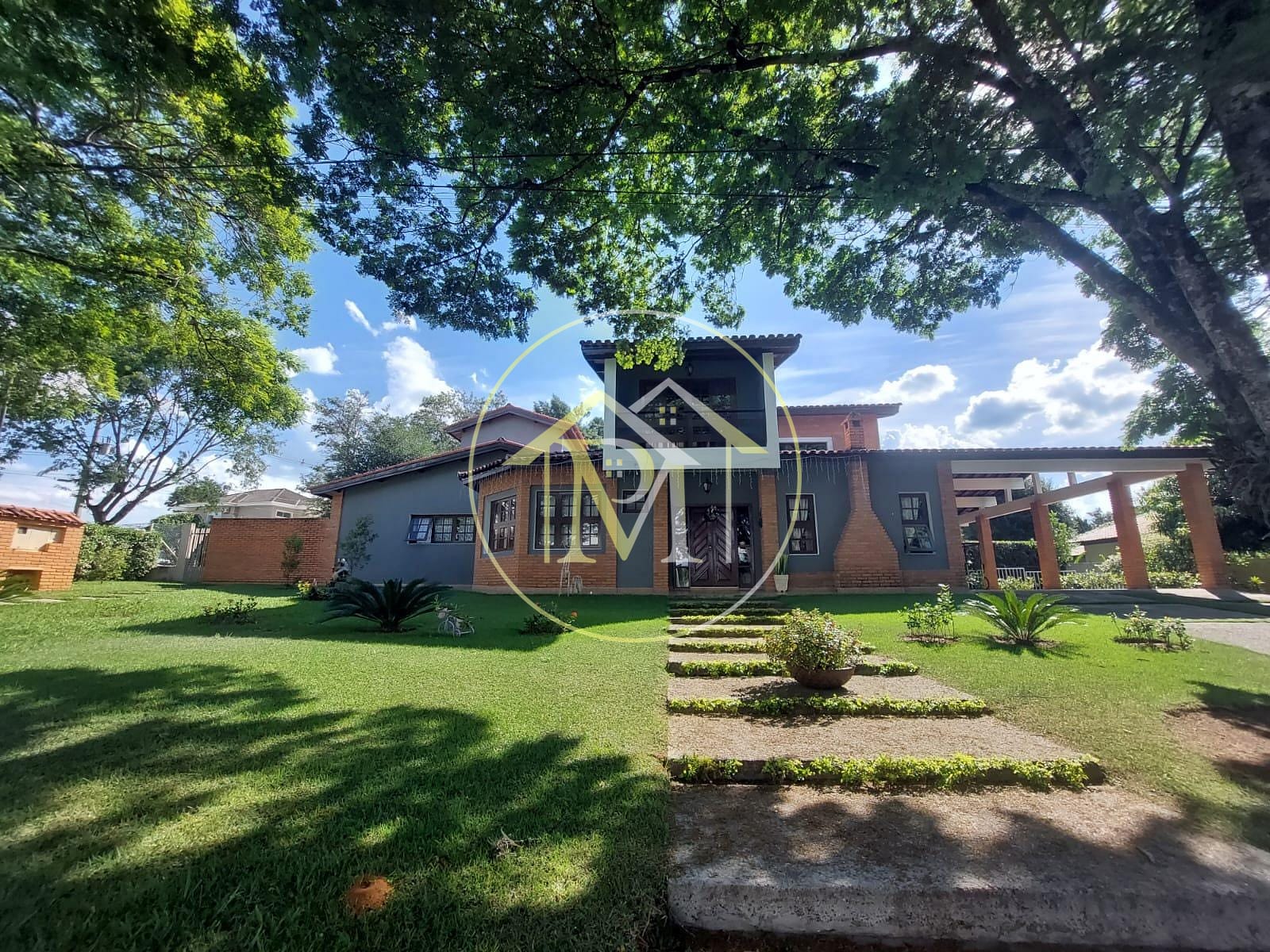 Casa à venda com 4 quartos, 438m² - Foto 1
