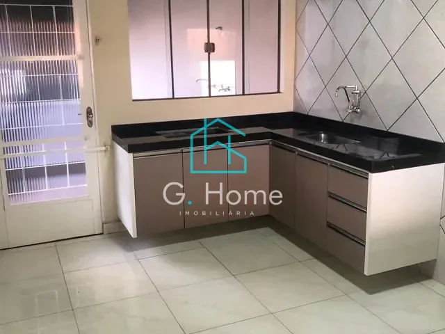 Casa com 300m² 3 quartos e 2 banheiros, à venda, no bairro Bandeirantes em Londrina