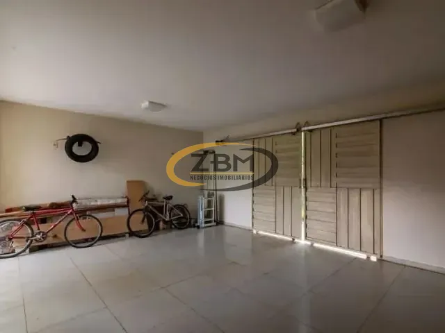 Casa com 600m² 3 quartos e 5 banheiros, à venda ou para alugar, no bairro Tucano em Londrina