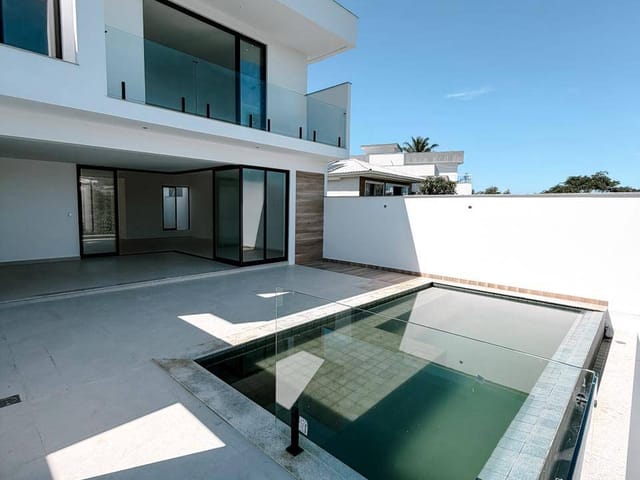 Casa 4 quartos e 4 banheiros, à venda, no bairro Lagoa em Macaé