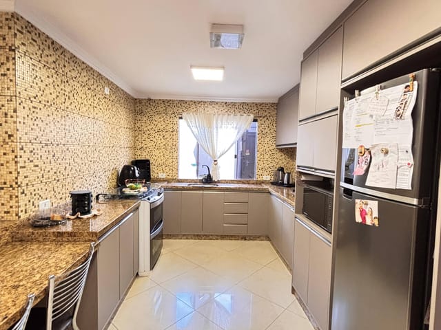 Casa com 202m² 5 quartos e 4 banheiros, à venda, no bairro Jardim Carvalho em Ponta Grossa