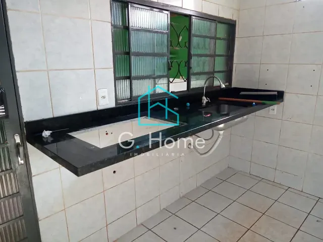 Casa com 300m² 3 quartos e 2 banheiros, à venda, no bairro Jardim Vale Azul em Londrina