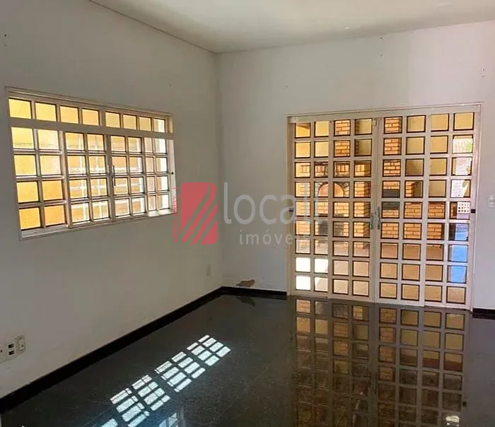 Casa com 3 quartos para aluguel, 200m² — foto 6 de 19