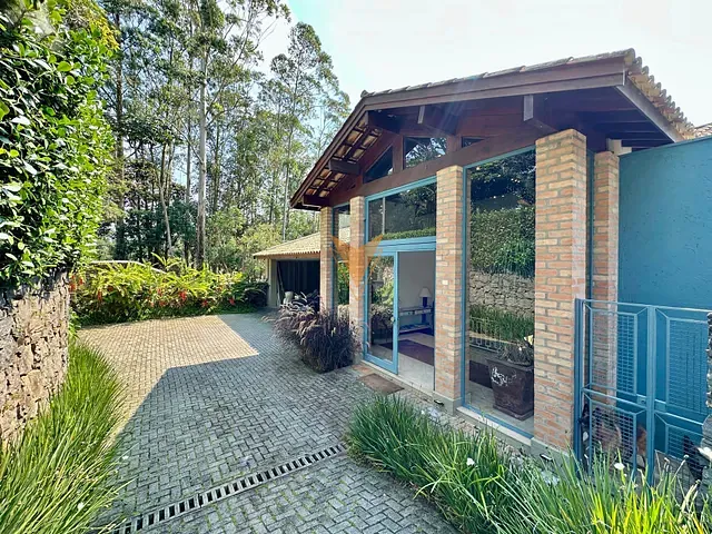 Casa 4 quartos e 4 banheiros, à venda, no bairro Jardim Indaiá em Embu das Artes