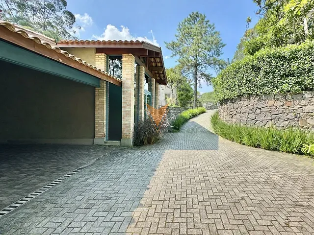Casa 4 quartos e 4 banheiros, à venda, no bairro Jardim Indaiá em Embu das Artes