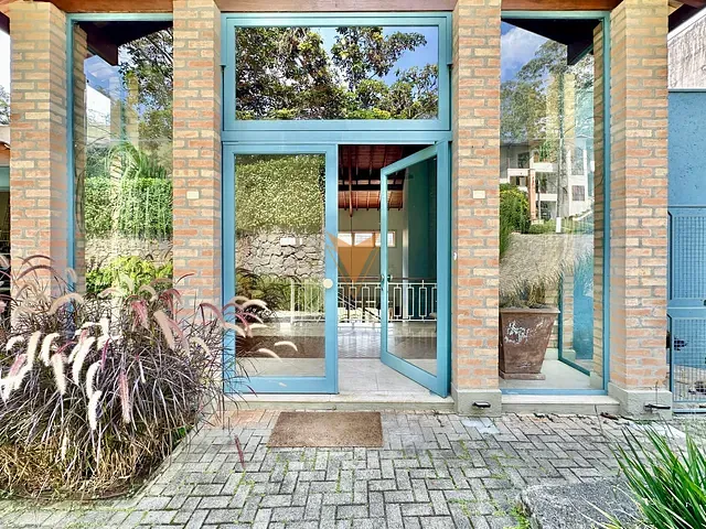 Casa 4 quartos e 4 banheiros, à venda, no bairro Jardim Indaiá em Embu das Artes