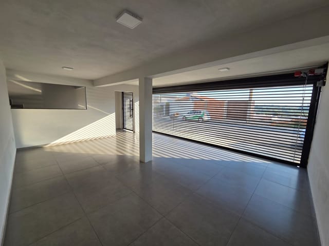 Casa 3 quartos e 3 banheiros, para alugar, no bairro Jardim Lucas Teixeira em São João da Boa Vista