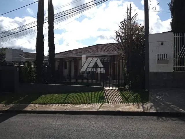Casa com 330m² 4 quartos e 3 banheiros, à venda, no bairro Alto da XV em Guarapuava