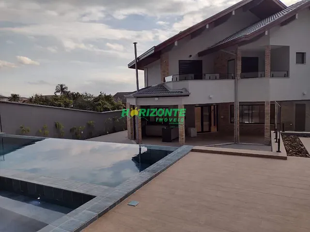 Casa com 1000m² 5 quartos e 7 banheiros, à venda ou para alugar, no bairro Jardim das Colinas em São José dos Campos