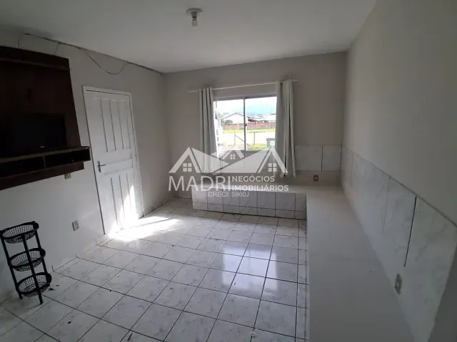 Casa 2 quartos e 1 banheiro, para alugar, no bairro Ponta do Papagaio em Palhoça