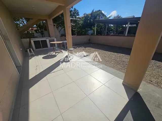 Casa 2 quartos e 1 banheiro, para alugar, no bairro Balneário Ponta do Papagaio em Palhoça