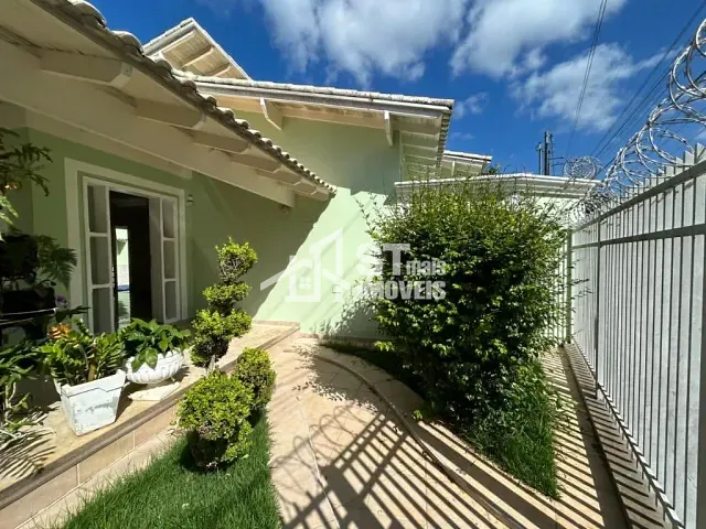 Casa com 300m² 4 quartos e 2 banheiros, à venda, no bairro Vila Buzato em Andradas