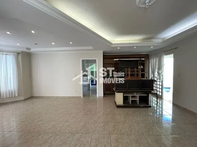 Casa com 300m² 4 quartos e 2 banheiros, à venda, no bairro Vila Buzato em Andradas