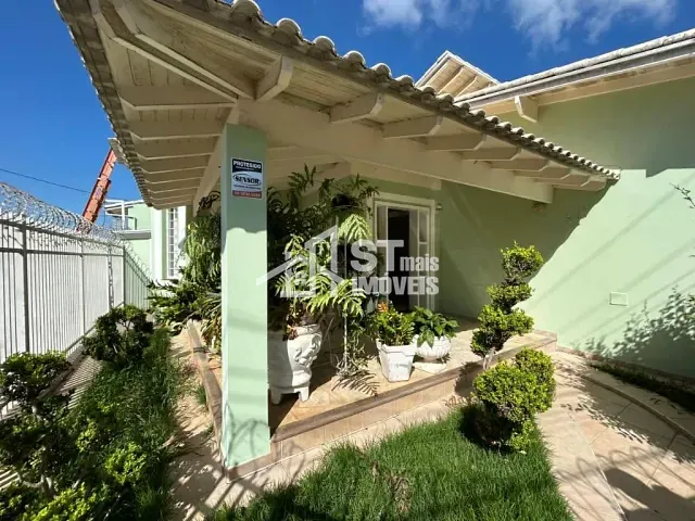 Casa com 300m² 4 quartos e 2 banheiros, à venda, no bairro Vila Buzato em Andradas