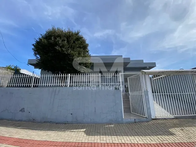 Casa 3 quartos e 2 banheiros, para alugar, no bairro Seminário em Chapecó