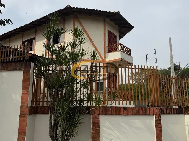 Sobrado com 200m² 3 quartos e 3 banheiros, à venda, no bairro Jardim Oscavo Santos em Londrina