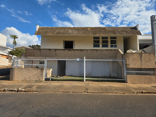 Casa 3 quartos e 3 banheiros, à venda, no bairro Perpétuo Socorro em São João da Boa Vista