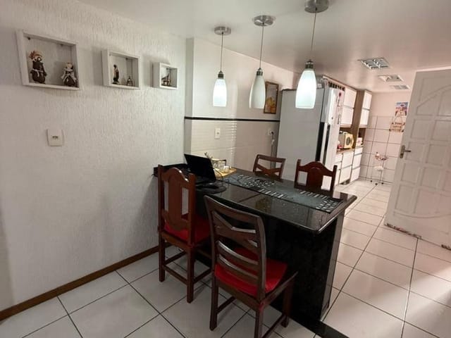 Casa com 256m² 2 quartos e 2 banheiros, à venda, no bairro Parque Aeroporto em Macaé
