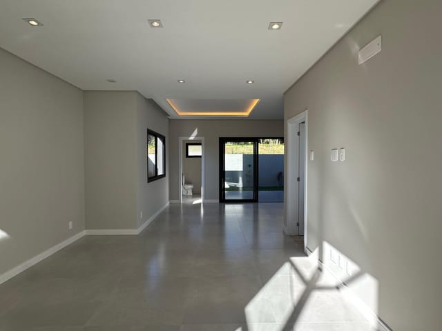 Casa com 202m² 4 quartos e 4 banheiros, à venda, no bairro Uvaranas em Ponta Grossa