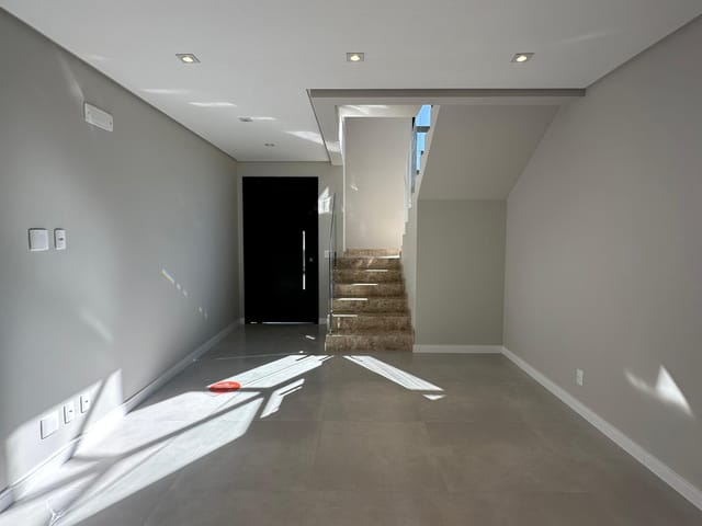 Casa com 202m² 4 quartos e 4 banheiros, à venda, no bairro Uvaranas em Ponta Grossa