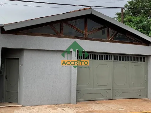 Casa com 229m² 3 quartos e 2 banheiros, à venda, no bairro Conjunto Habitacional Pedro Perri em Araçatuba