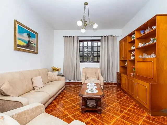 Casa com 335m² 3 quartos e 1 banheiro, à venda, no bairro Portão em Curitiba