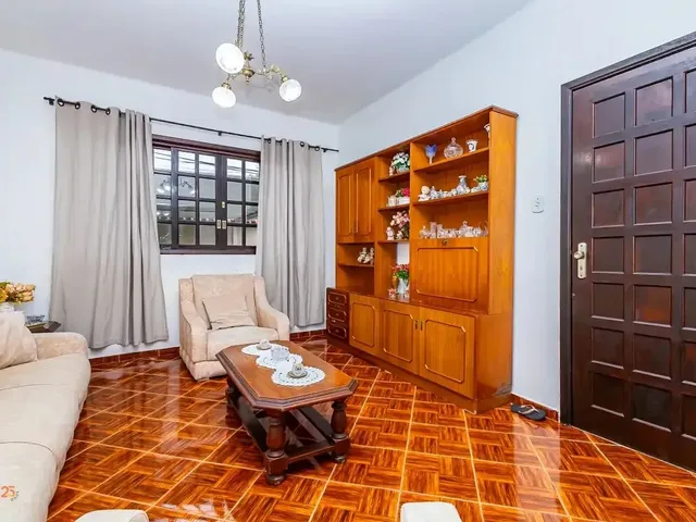 Casa com 335m² 3 quartos e 1 banheiro, à venda, no bairro Portão em Curitiba