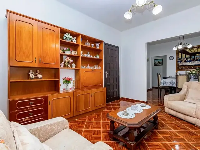 Casa com 335m² 3 quartos e 1 banheiro, à venda, no bairro Portão em Curitiba