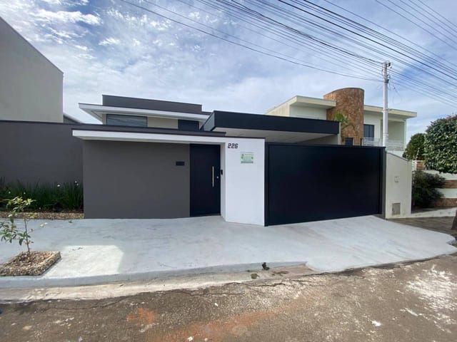 Casa com 306m² 3 quartos e 2 banheiros, à venda, no bairro Recanto do Lago em São João da Boa Vista